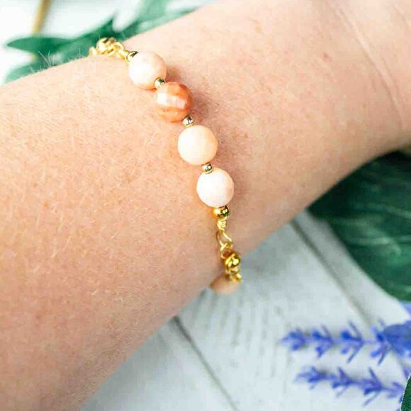 Peach Aventurine Bead Bracelet with Handmade Gold Chain Links - Picture 2 of 15